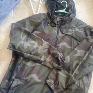 Cami green windbreaker